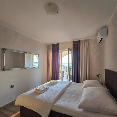 Lejlighed Olea 1930 - Beachfront 1-bedroom Zaton (Zadar)