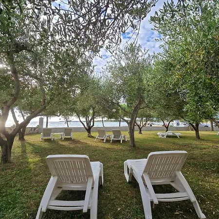Olea 1930 - Beachfront 1-bedroom *