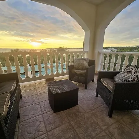 Olea 1930 - Beachfront 1-bedroom アパート ザトン